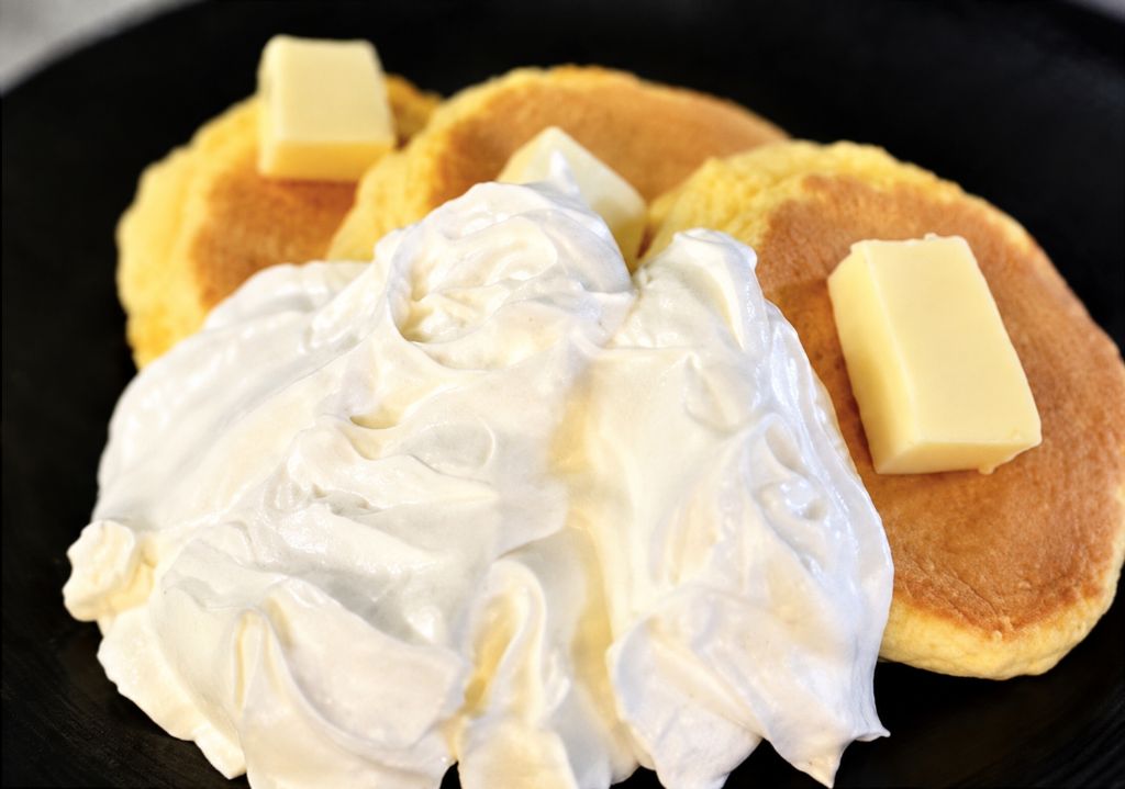 ホイップバターのモチモチパンケーキ